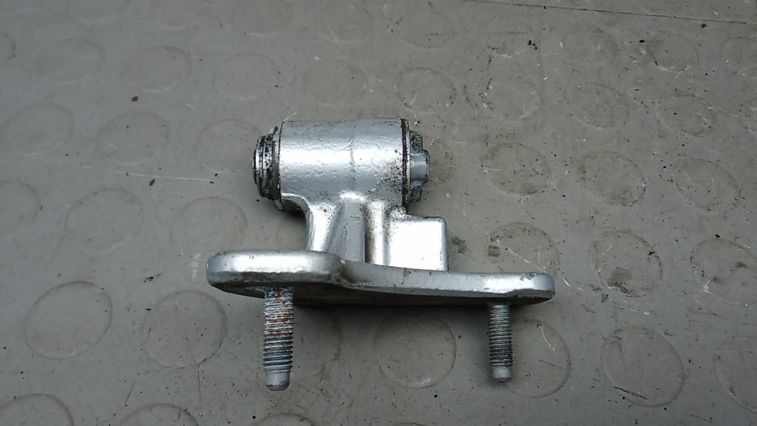 петля двери Mercedes-Benz E-Класс 2011, 2.2 л., D CDi BlueTec, дизель, АКПП, седан