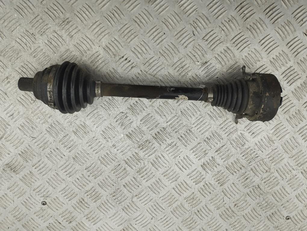 полуось передняя левая (приводной вал, ШРУС) Volkswagen Passat B6 2007, 2.0 л., бензин, МКПП, серый, седан