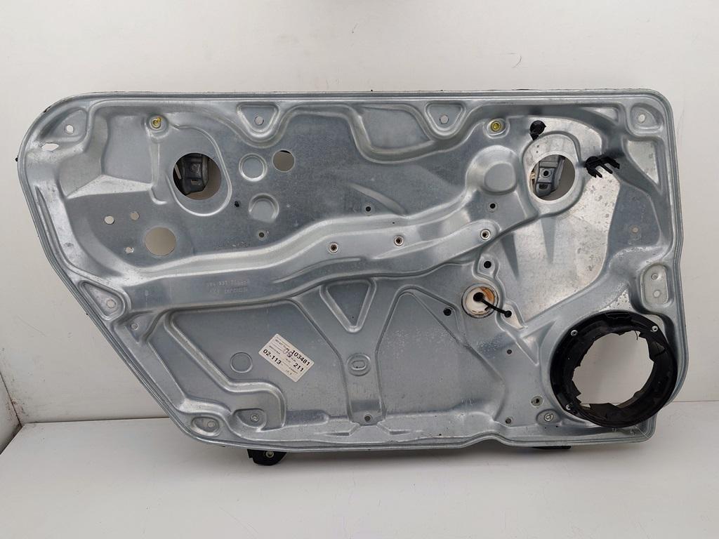 стеклоподъемник электрический передний левый Volkswagen Passat B5 1999, 1.6 л., бензин, МКПП, серый, универсал, 3B4837751EG