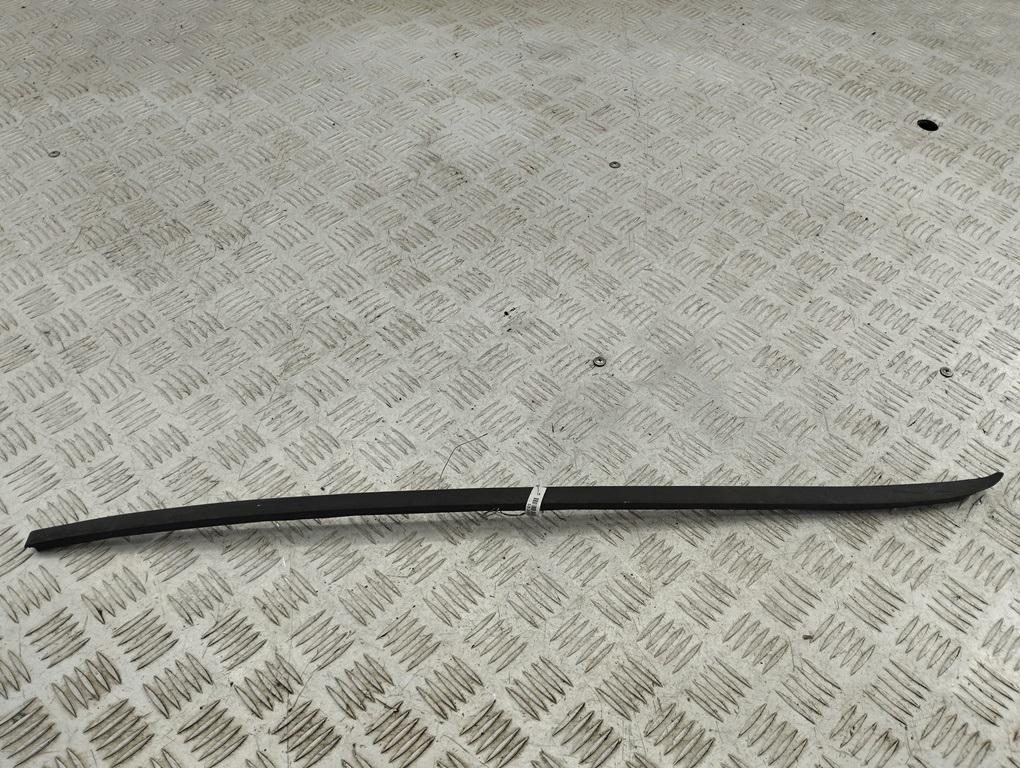 молдинг лобового стекла Volkswagen Passat B6 2007, 2.0 л., дизель, МКПП, серый, седан, 3C0854328B