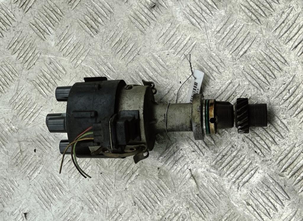 распределитель зажигания (трамблёр) Volkswagen Golf-3 1993, 1.8 л., бензин, АКПП, белый, хетчбэк 5 дв., 050905205AL