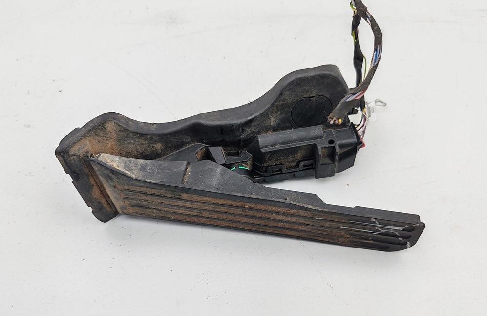 педаль Volkswagen Passat B6 2005, 2.0 л., дизель, МКПП, серый, универсал, 1K1723503L