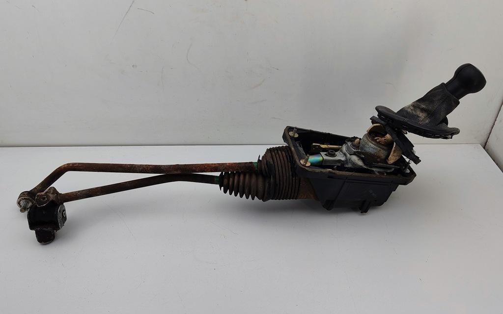 кулиса Volkswagen Passat B5 1998, 1.8 л., бензин, МКПП, чёрный, универсал, 4B0711025A
