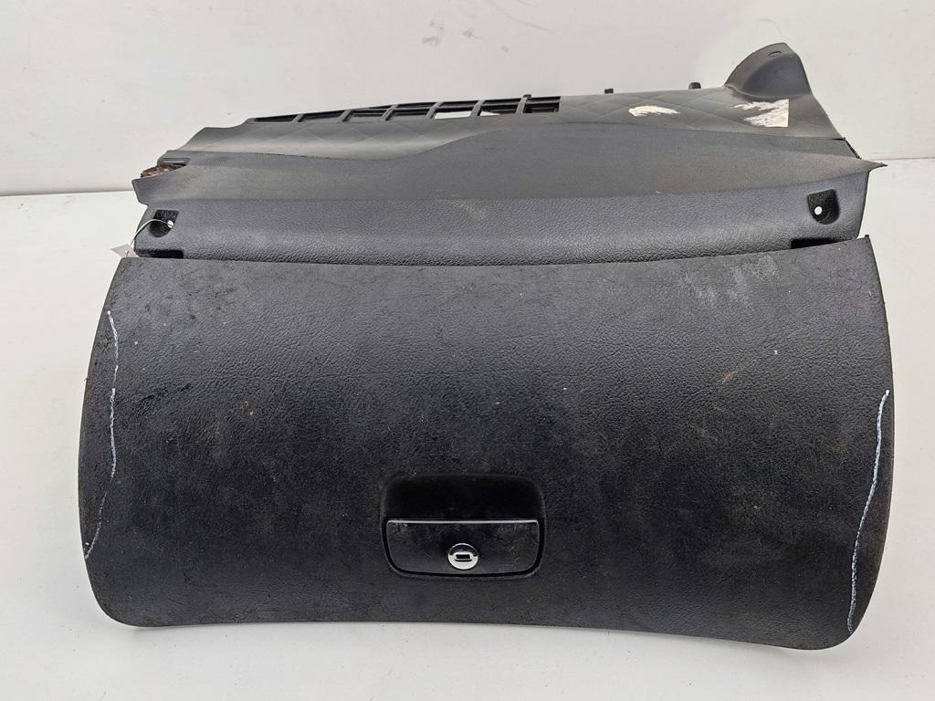 бардачок Volkswagen Passat B5+ (GP) 2003, 1.9 л., дизель, МКПП, синий, универсал, 3B1857101