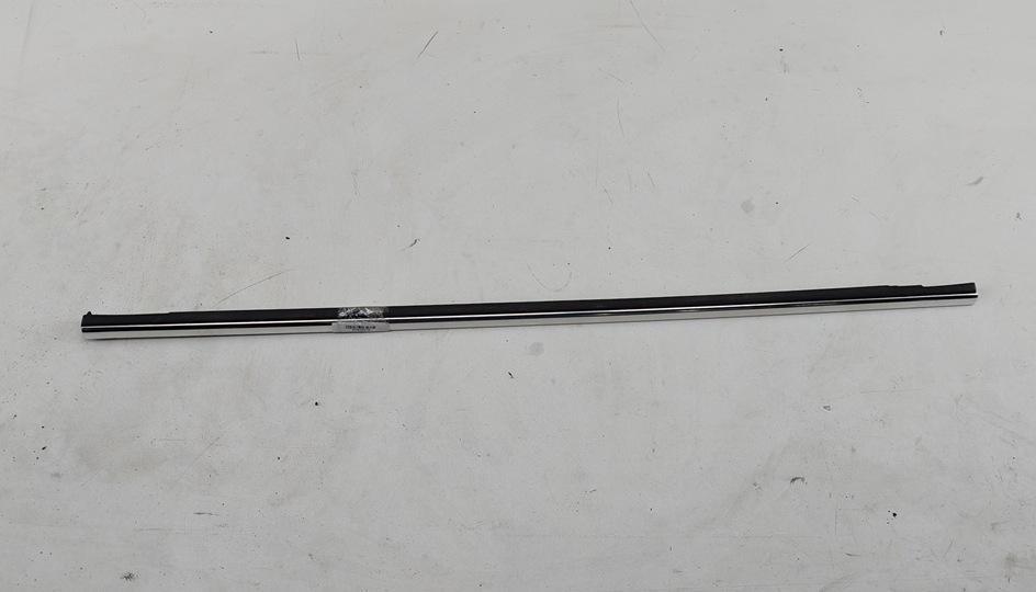 Молдинг стекла двери задней левой наружный Volkswagen Passat B5+ (GP) 2001, 1.9 л., дизель, МКПП, синий, универсал