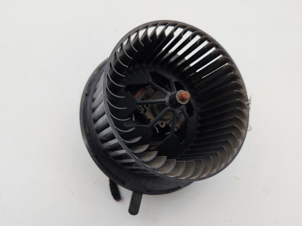 моторчик печки Volkswagen Passat B6 2007, 2.0 л., бензин, МКПП, серый, седан, 1K1819015