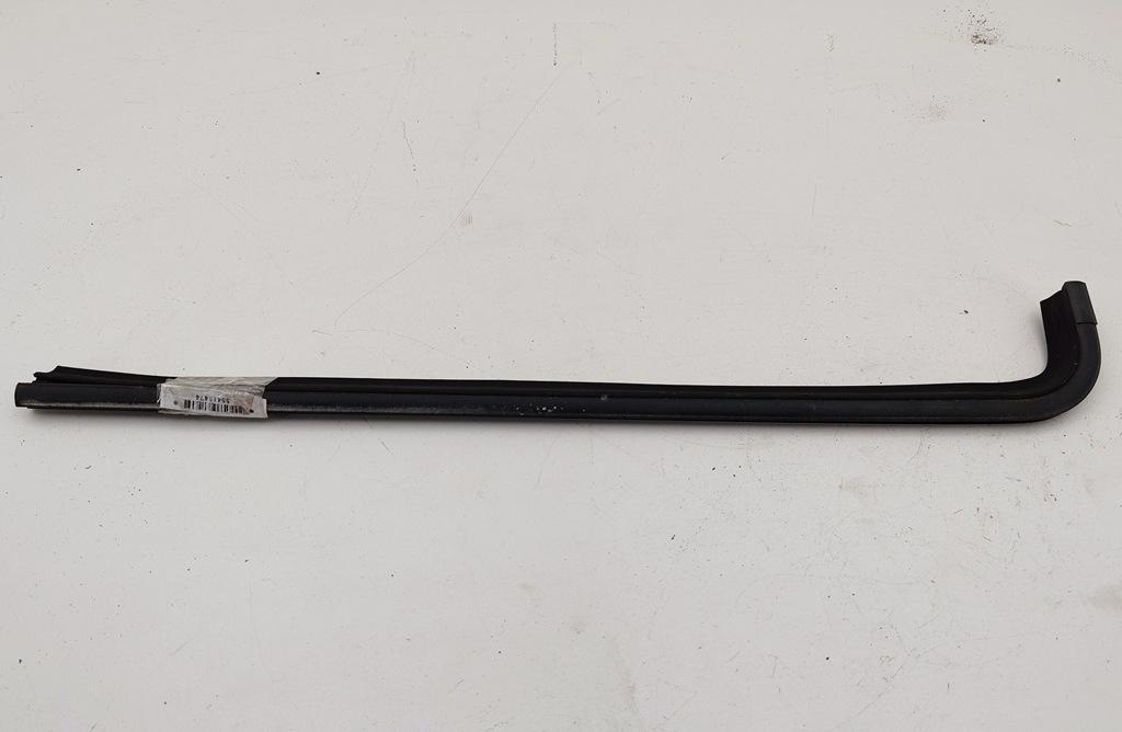 Молдинг стекла двери задней правой наружный Volkswagen Jetta 1991, 1.8 л., бензин, АКПП, серый, седан
