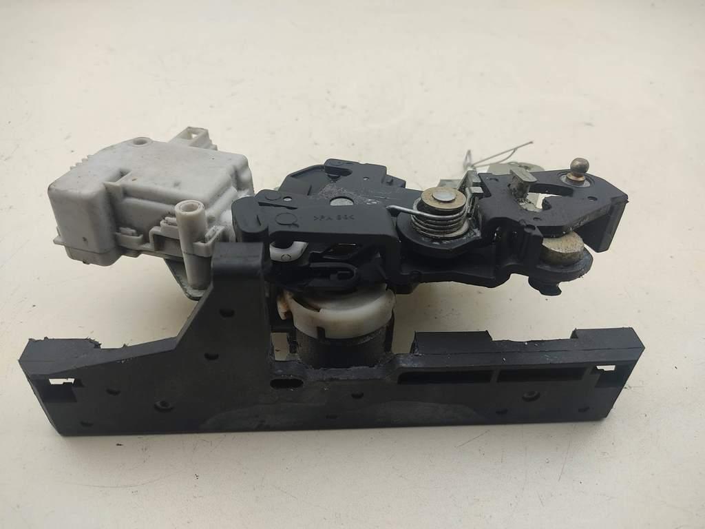 ручка крышки багажника Volkswagen Passat B5 1999, серый, универсал, 3B0827297G