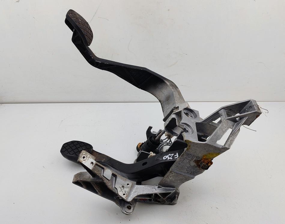 узел педальный (блок педалей) Volkswagen Passat B5+ (GP) 2002, 1.9 л., дизель, МКПП, чёрный, универсал, 8D1721117N
