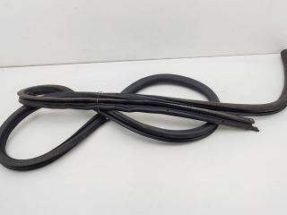уплотнитель двери Volkswagen Jetta 2008, 1.9 л., дизель, МКПП, серый, седан, 1K5867913