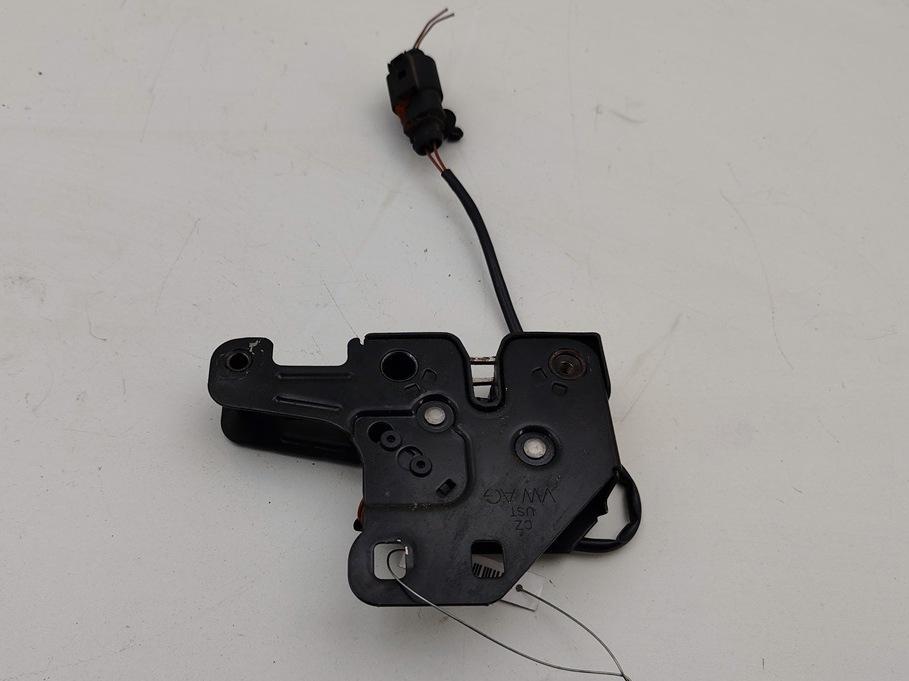 замок капота Audi A4 B7 2006, 2.0 л., TFSI, бензин, МКПП, чёрный, универсал, 8E0823509D