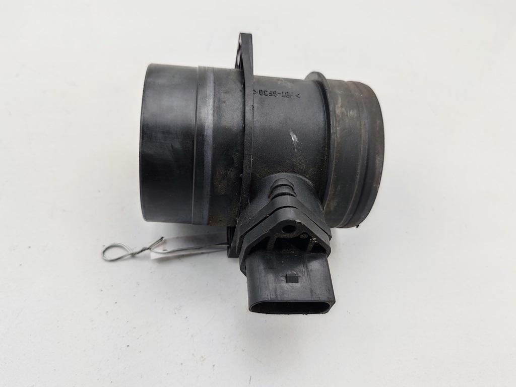Расходомер (измеритель потока воздуха) Volkswagen Passat B6 2007, 2.0 л., дизель, МКПП, серый, седан, 074906461B