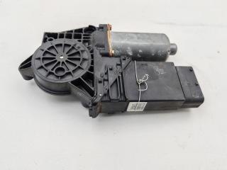 моторчик стеклоподъемника передний правый Volkswagen Passat B5 1998, 1.6 л., бензин, МКПП, зелёный, седан, 0130821694