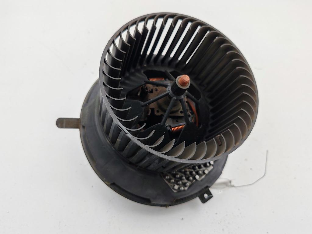 моторчик печки Volkswagen Passat B6 2007, 2.0 л., дизель, МКПП, синий, универсал, 3C1820015L
