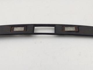накладка подсветки номера Volkswagen Tiguan 2014, 2.0 л., дизель, МКПП, серый, внедорожник 5 дв., 5N0827335K