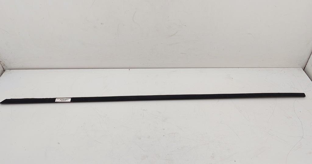 Молдинг стекла двери наружный Volkswagen Passat B5 1997, 1.6 л., бензин, МКПП, красный, седан