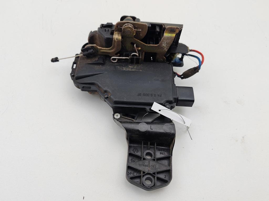 замок двери передней левой Volkswagen Passat B5 1999, 1.6 л., бензин, МКПП, серый, универсал