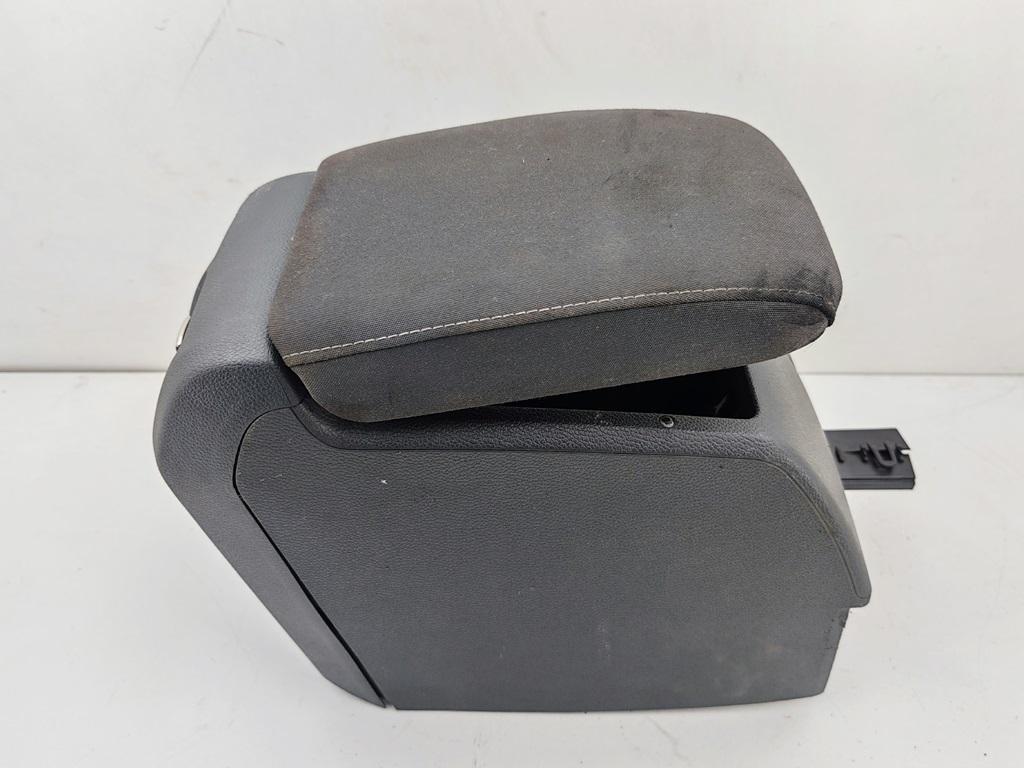 подлокотник Volkswagen Jetta 2008, 1.9 л., дизель, МКПП, серый, седан, 1K5864251C