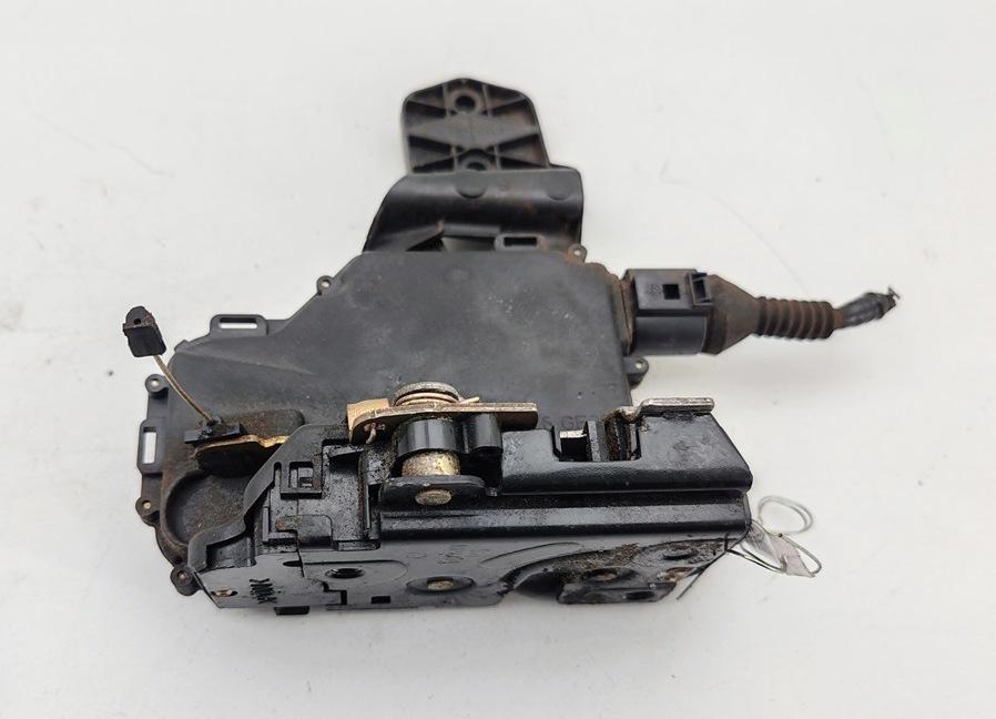 замок двери задней правой Volkswagen Passat B5+ (GP) 2001, 1.9 л., дизель, МКПП, серый, универсал, 3B4839016