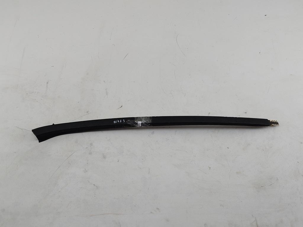 молдинг лобового стекла Opel Astra J 2010, 1.4 л., бензин, МКПП, чёрный, хетчбэк 5 дв., 13280302