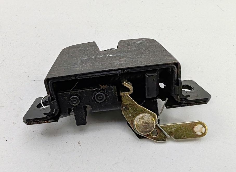 замок багажника Volkswagen Passat B5 1998, универсал, 3B9827505C