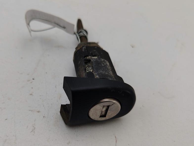 личинка дверного замка Volkswagen Bora 2000, 2.0 л., бензин, МКПП, серый, универсал, 1U0837167