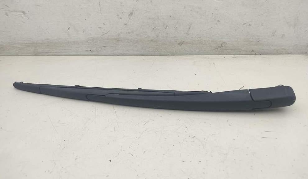 Щеткодержатель (поводок стеклоочистителя) задний Opel Zafira B 2008, 1.9 л., дизель, МКПП, синий, минивэн, 13145552