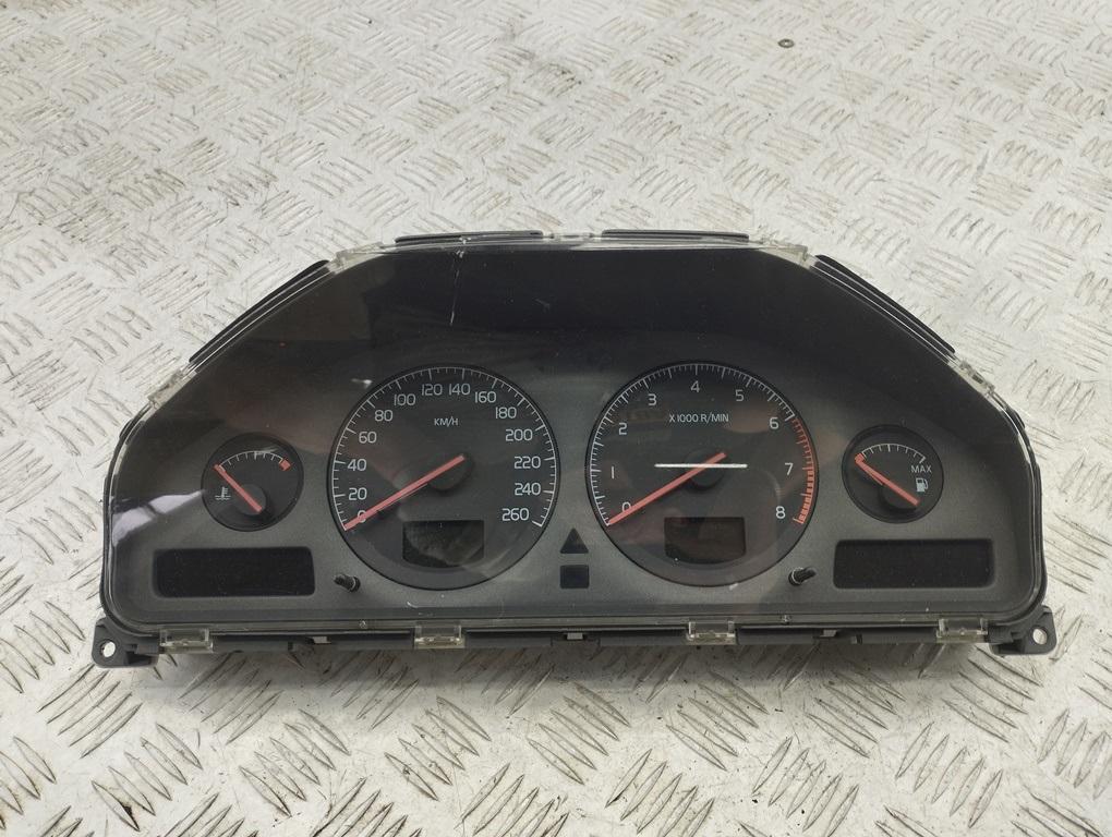 приборная панель Volvo V70 2001, 2.4 л., бензин, МКПП, чёрный, универсал, 9499668