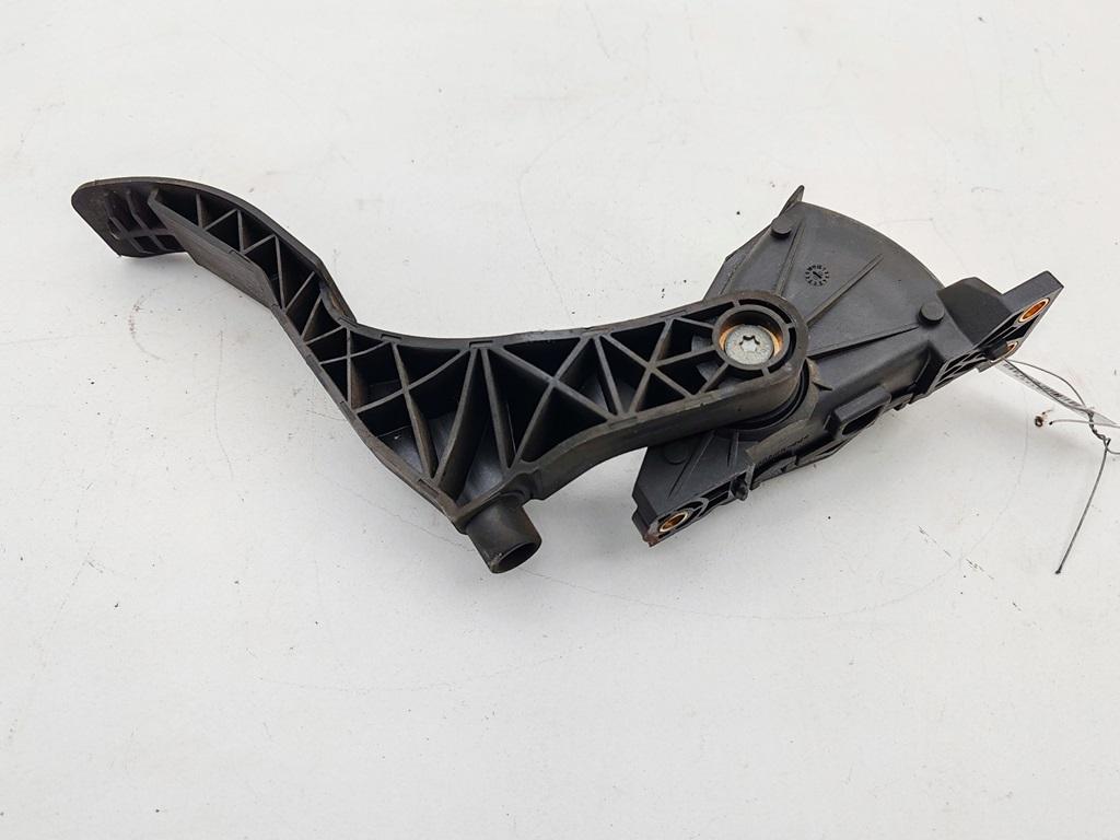 педаль Audi A2 8Z 2001, 1.4 л., дизель, МКПП, чёрный, хетчбэк 5 дв., 8Z1721523A