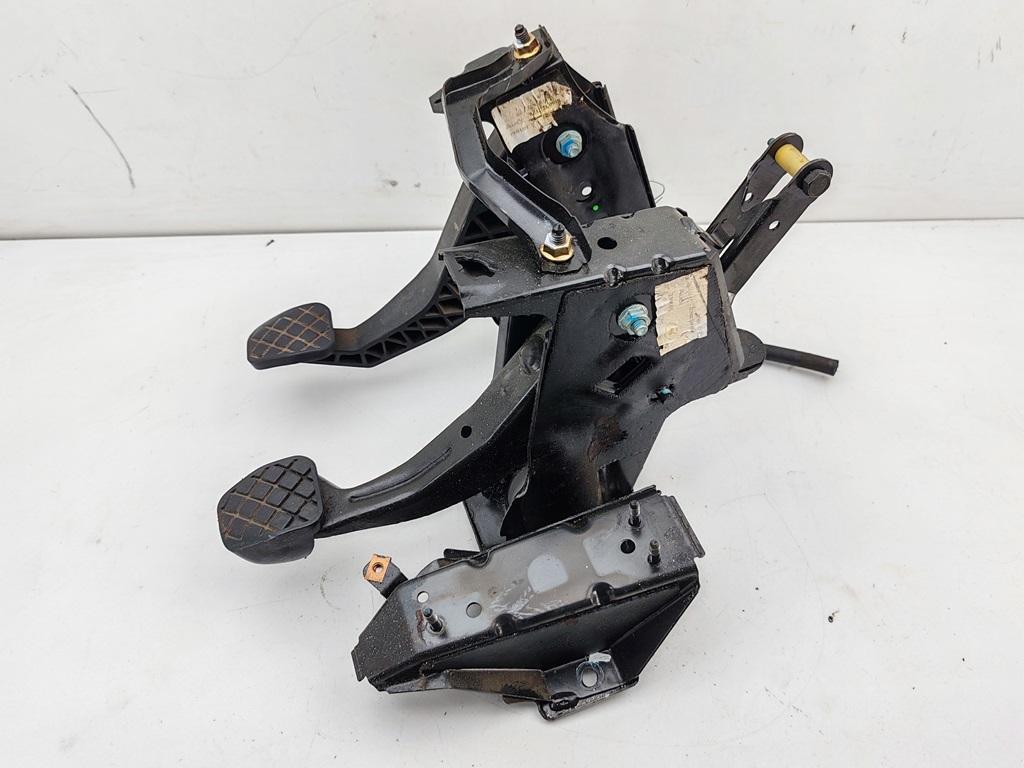 узел педальный (блок педалей) Audi A2 8Z 2001, 1.4 л., дизель, МКПП, чёрный, хетчбэк 5 дв., 8Z1721059B