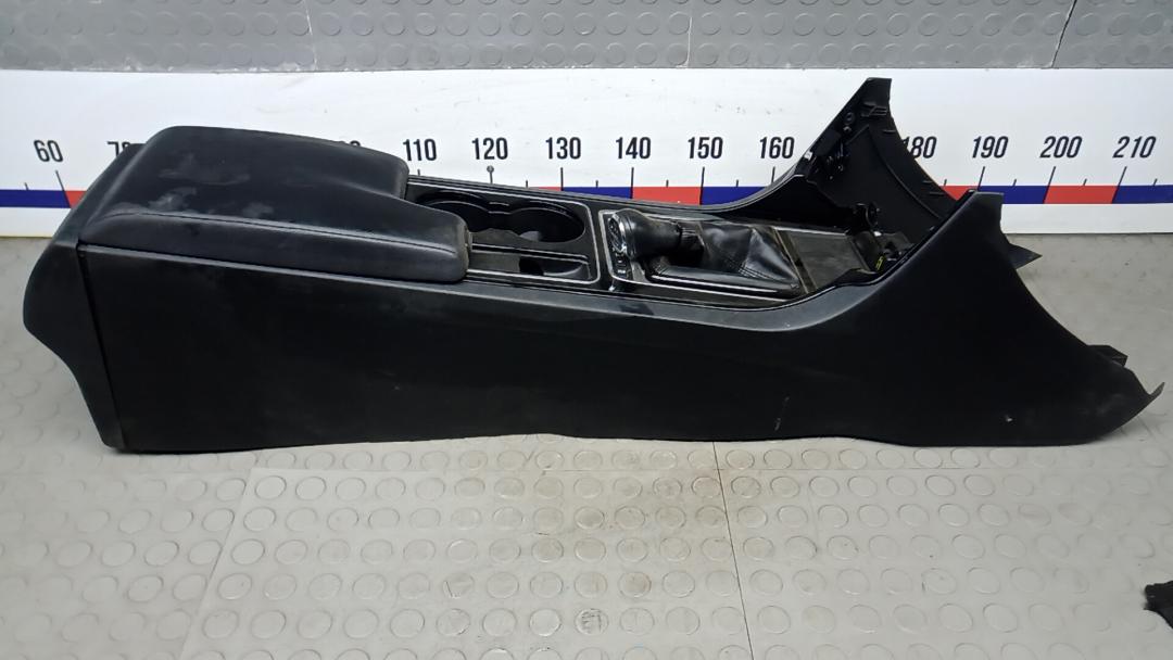 подлокотник Jaguar XE 2016, 2.0 л., дизель, МКПП, седан