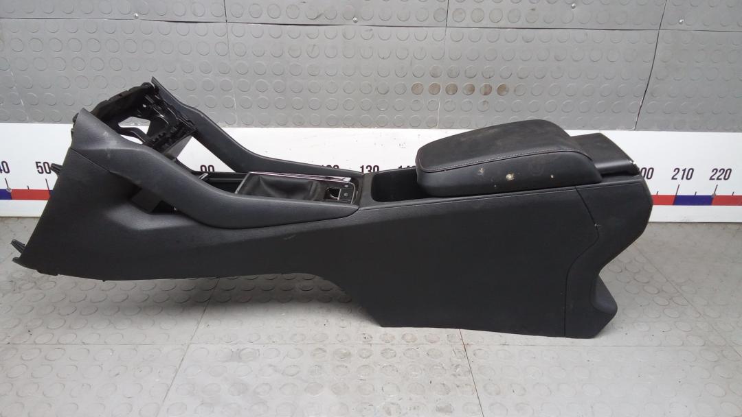 подлокотник Skoda Karoq 2021, 1.5 л., бензин, МКПП, внедорожник 5 дв., 567863241C, 565864207