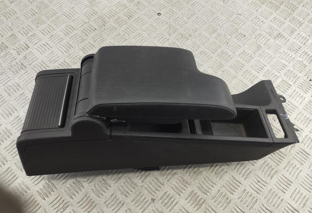 подлокотник BMW 3 E46 2002, 2.0 л., бензин, МКПП, серый, седан, 8213680