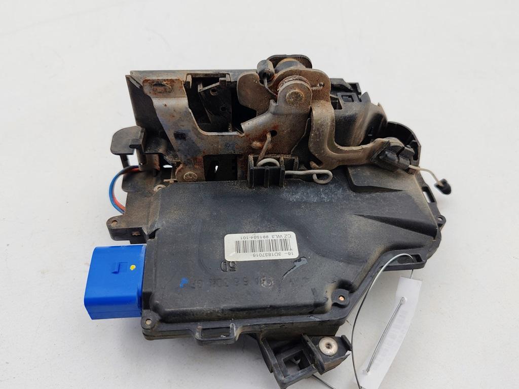 замок двери передней правой Volkswagen Touareg 2006, 3.0 л., дизель, АКПП, серый, внедорожник 5 дв., 3D1837016