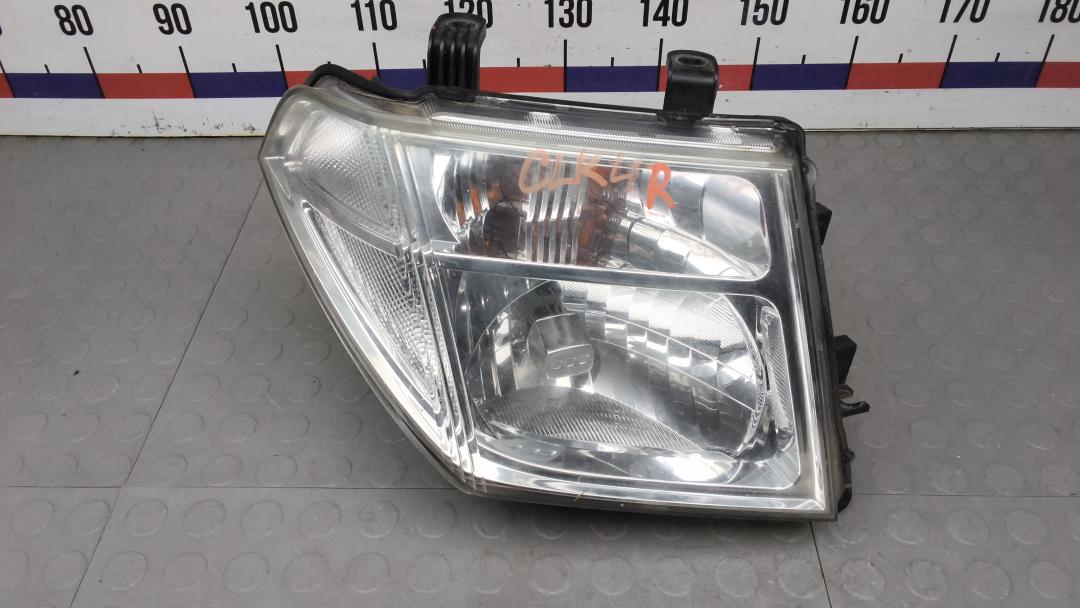 фара правая Nissan Pathfinder 2006, 2.5 л., дизель, МКПП, внедорожник 5 дв.