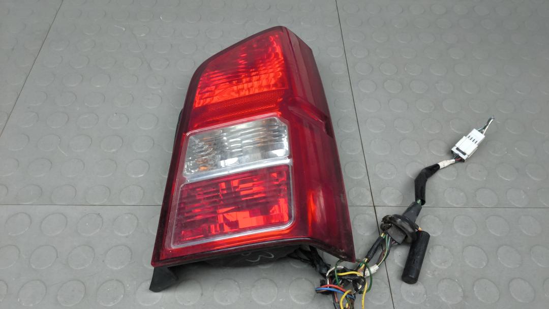 фонарь задний правый Nissan Pathfinder 2006, 2.5 л., дизель, МКПП, внедорожник 5 дв.