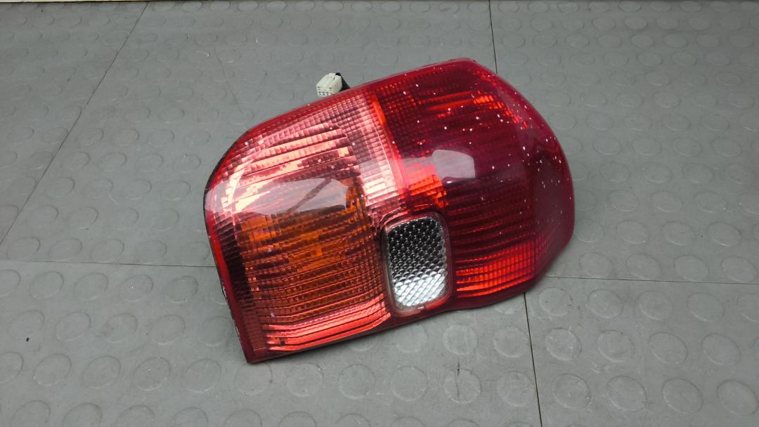 фонарь задний левый Toyota RAV4 2004, 2.0 л., бензин, МКПП, внедорожник 5 дв.