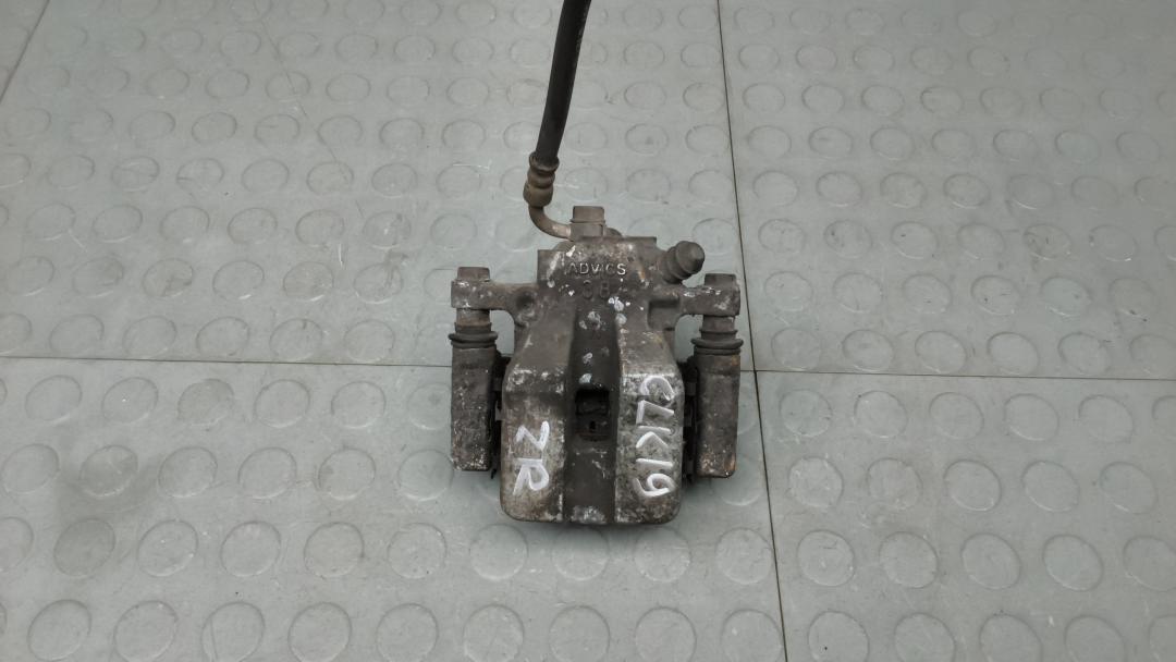 суппорт задний правый Toyota RAV4 2014, 2.2 л., дизель, АКПП, внедорожник 5 дв.