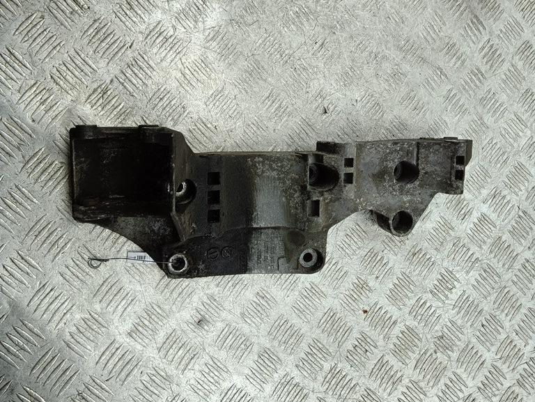 кронштейн генератора Volkswagen Transporter T5 2004, 1.9 л., дизель, МКПП, серый, микроавтобус, 045903143C