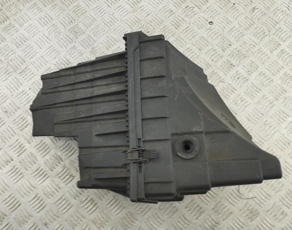 корпус воздушного фильтра Volkswagen Transporter T5 2004, 1.9 л., дизель, МКПП, серый, микроавтобус, 7H0129601