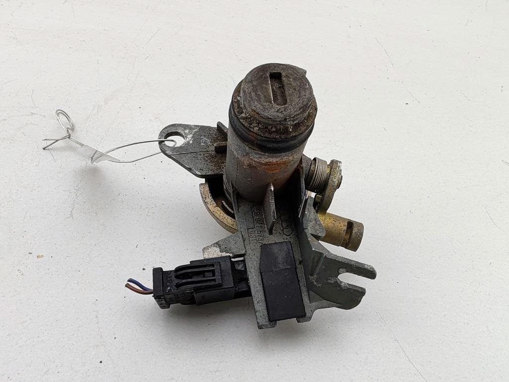 личинка дверного замка Audi A4 B6 2002, 2.0 л., бензин, МКПП, синий, универсал, 8E0827573A