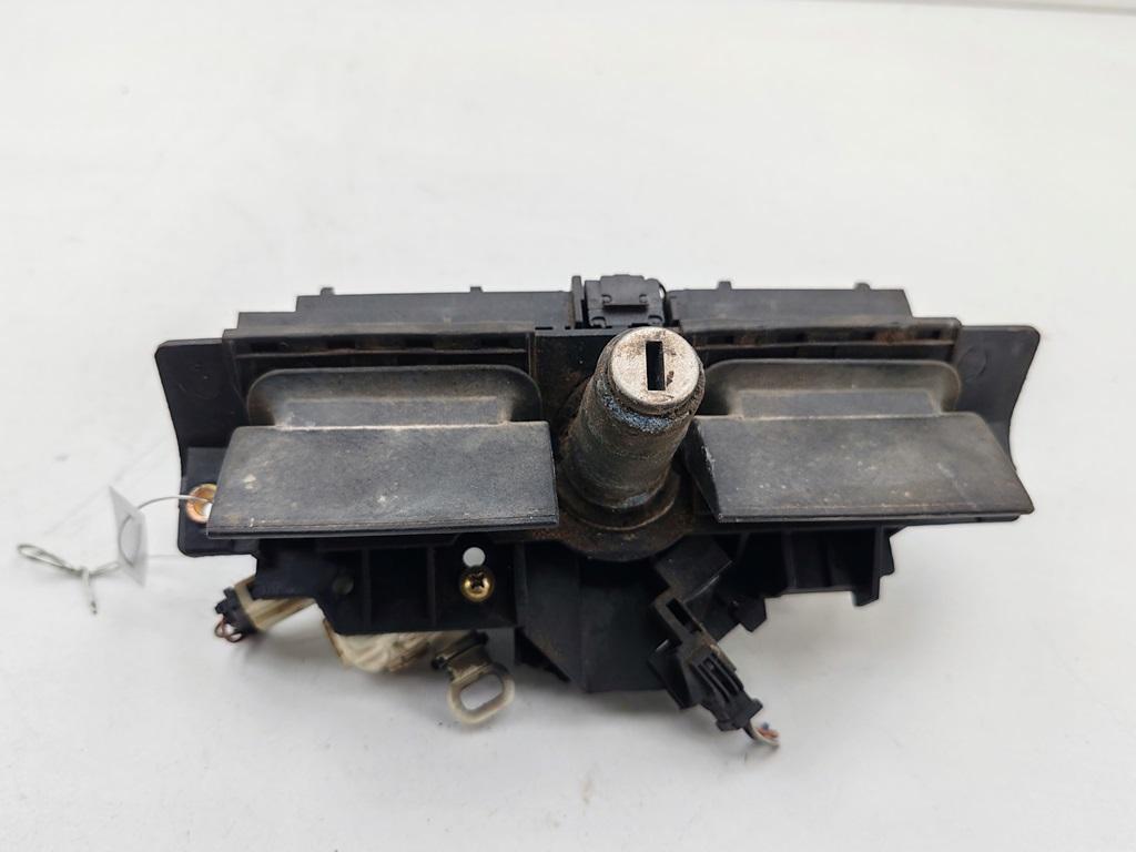 ручка крышки багажника Audi A6 C5 2004, чёрный, универсал, 8D9827565C