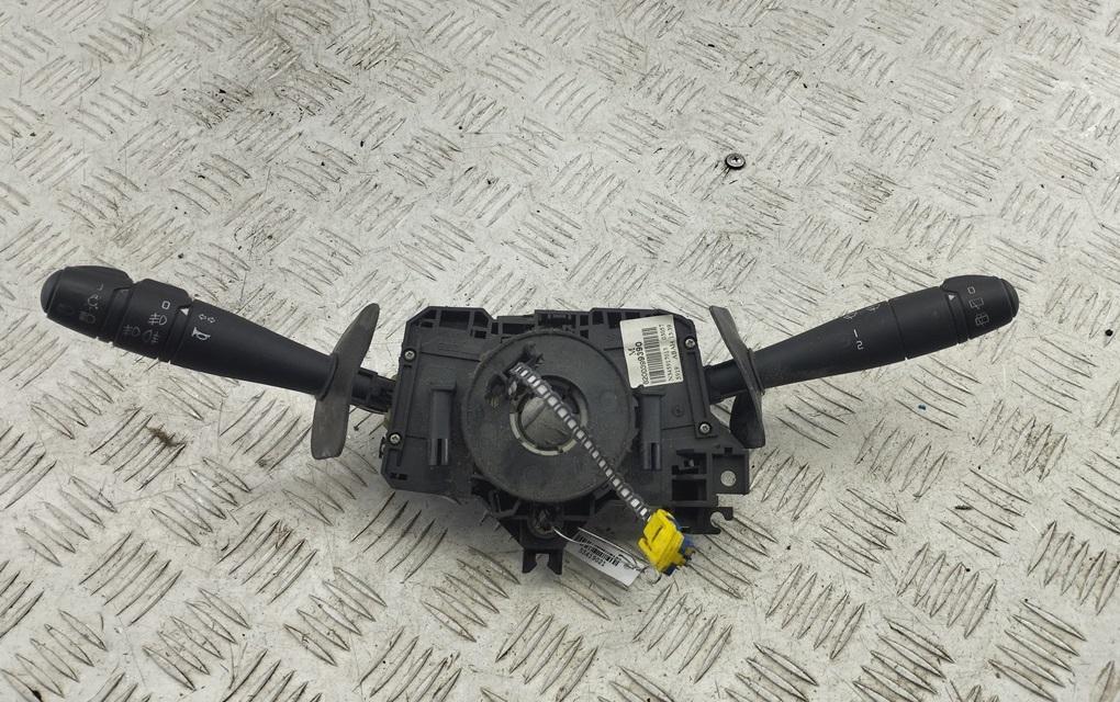 переключатель подрулевой Dacia (Renault) Logan I 2007, 1.6 л., бензин, МКПП, красный, универсал, 8200399390