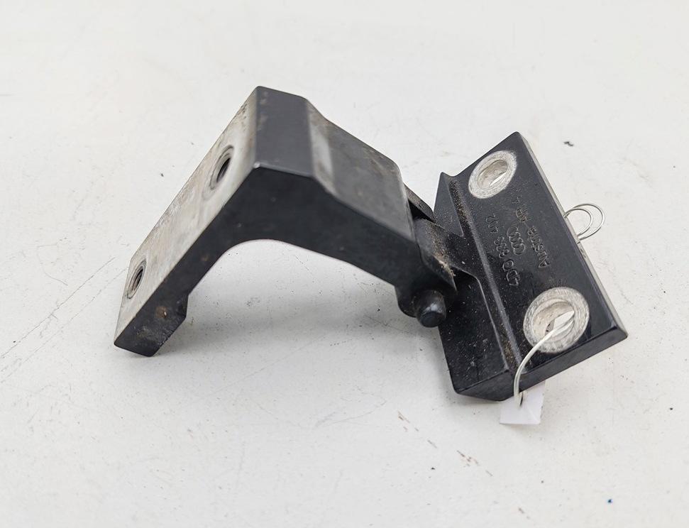 петля двери Audi A8 D2 2002, чёрный, седан, 4D0833402