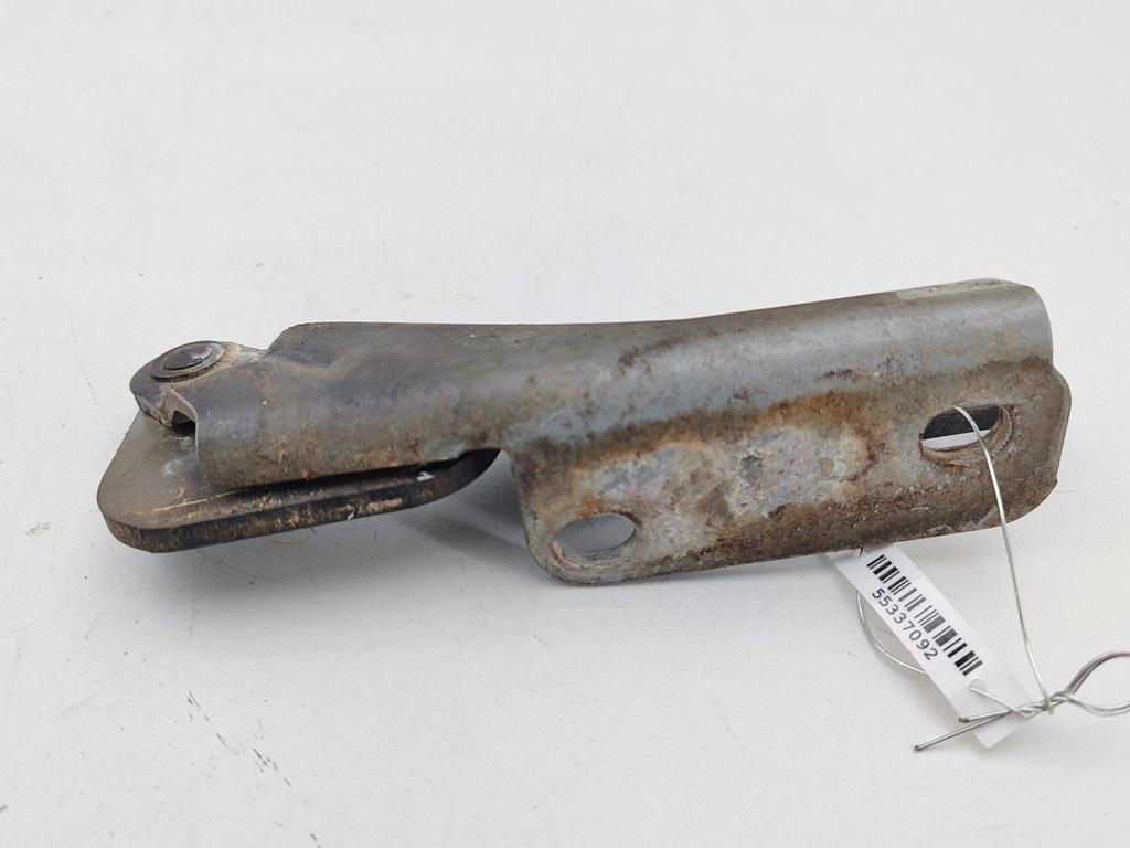 петля капота правая Audi A8 D2 2002, чёрный, седан, 4D0823302C