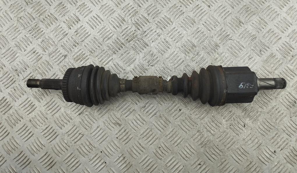 полуось передняя левая (приводной вал, ШРУС) Volvo S40 / V40 1999, 1.8 л., бензин, АКПП, зелёный, универсал, P30866288