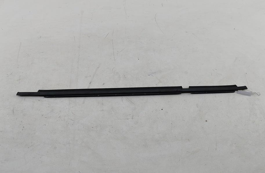 Молдинг стекла двери задней левой наружный Toyota RAV4 XA30 2006, 2.2 л., дизель, МКПП, чёрный, внедорожник 5 дв.