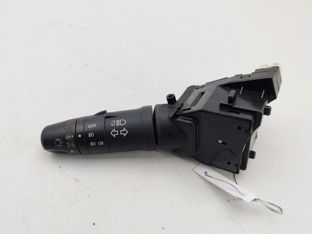переключатель поворотов Nissan Almera N16 2004, 1.5 л., бензин, МКПП, бежевый, хетчбэк 5 дв., 25540AV600