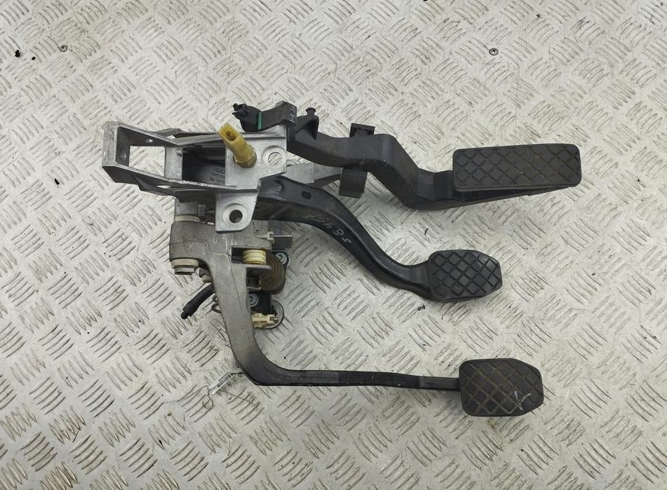 узел педальный (блок педалей) Audi A4 B5 1997, 1.8 л., Ti, бензин, МКПП, синий, седан, 8D1721117E