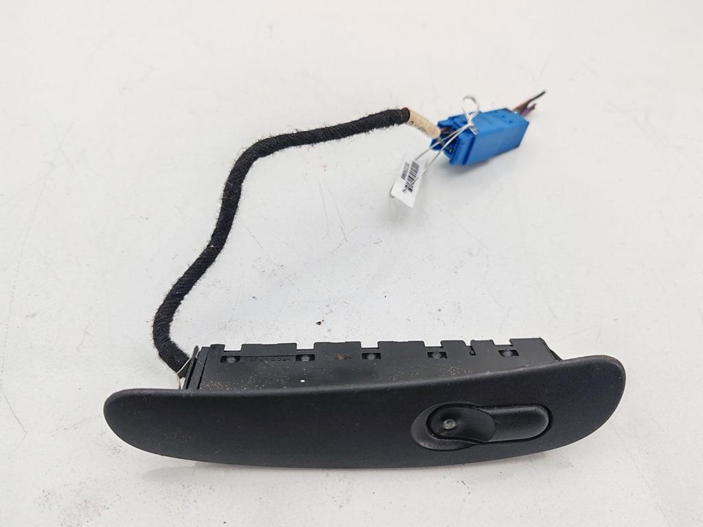 кнопка стеклоподъемника переднего правого Opel Vectra B 1999, 1.6 л., бензин, МКПП, серый, универсал, 90433374